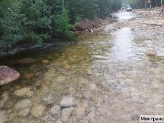 В Бурятии ограничили движение из-за подъёма уровня воды на дороге